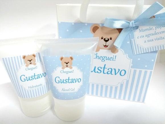 Álcool gel e hidratante na sacolinha