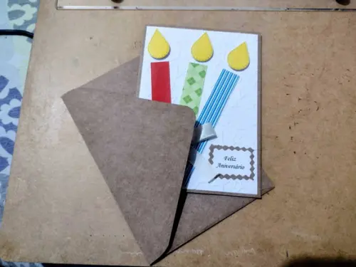 Cartão de Aniversário - Velas Coloridas