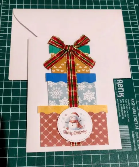 Cartão de Natal - Presentes e Boneco de Neve