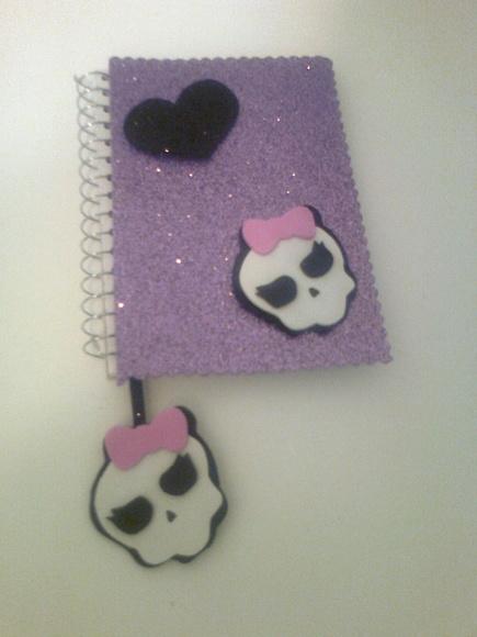 Caderneta da Monster High