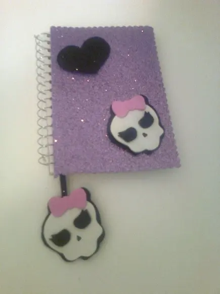 Caderneta da Monster High