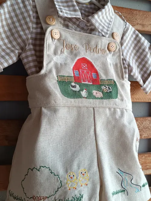 Body temático Fazendinha com jardineira personalizada