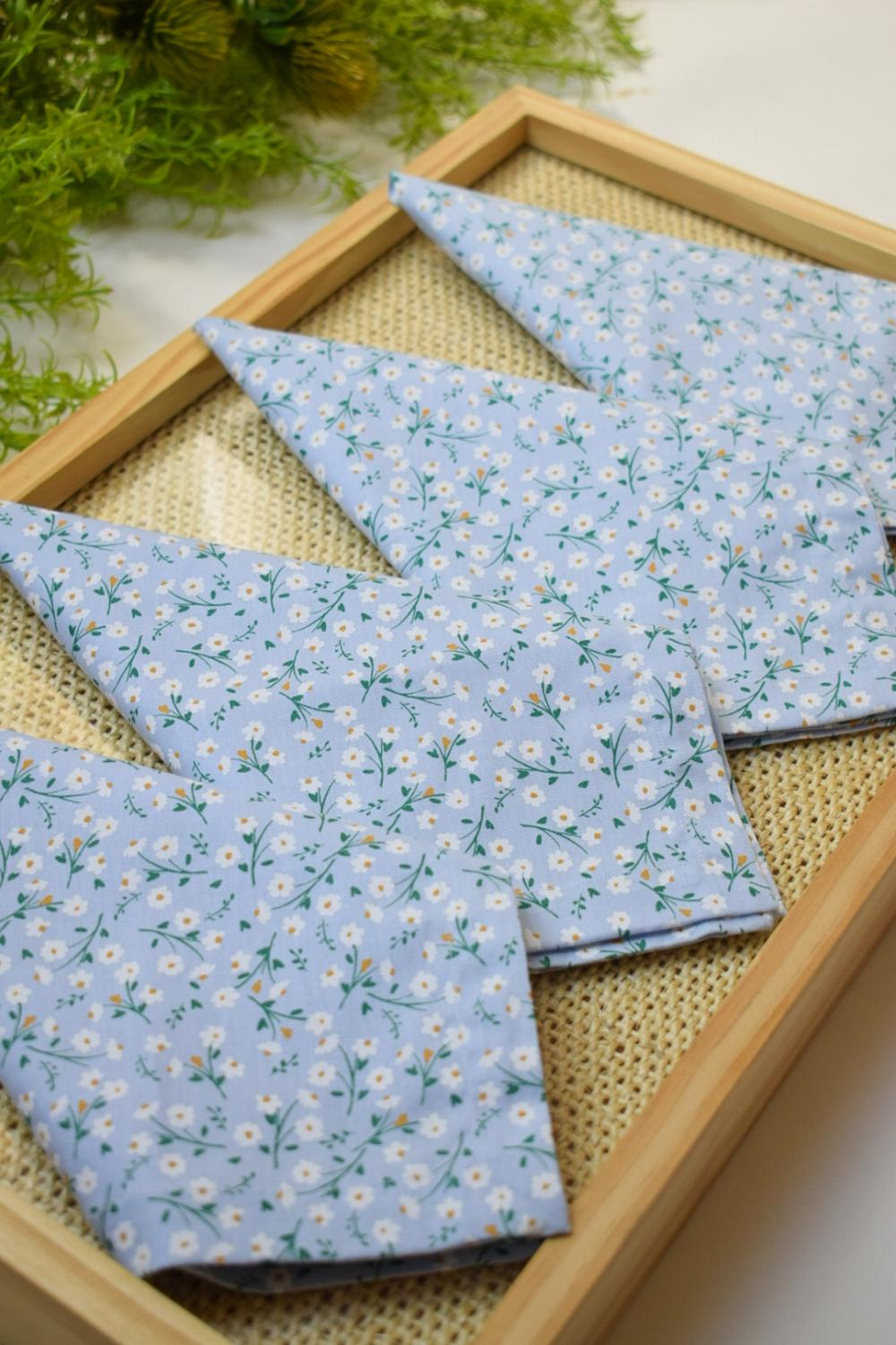 Guardanapo Azul Claro com Margaridas Brancas / 4 Unidades