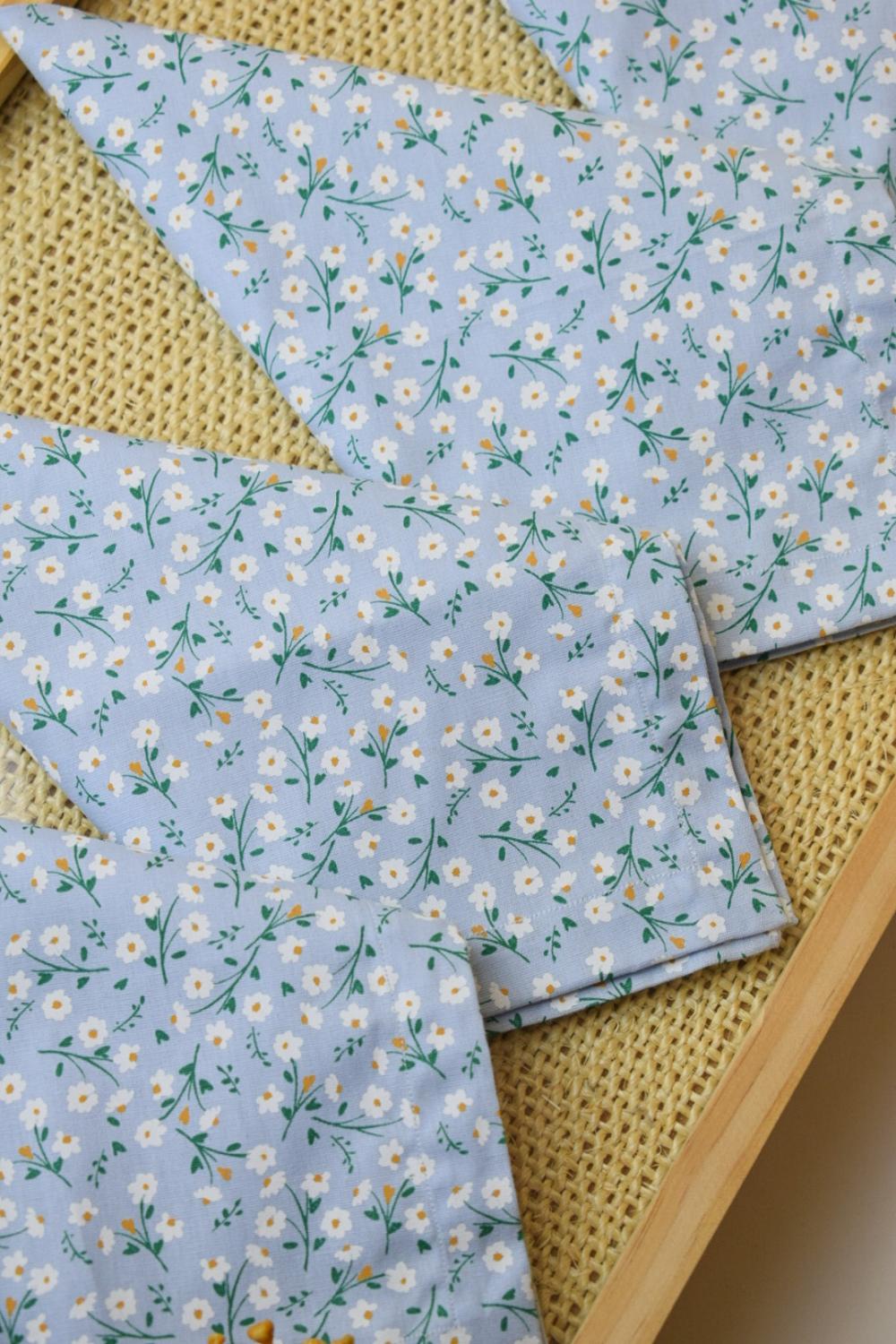 Guardanapo Azul Claro com Margaridas Brancas / 4 Unidades