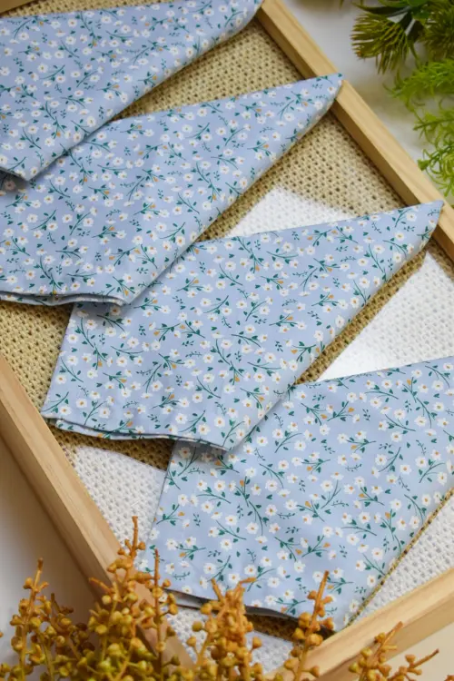 Guardanapo Azul Claro com Margaridas Brancas / 4 Unidades