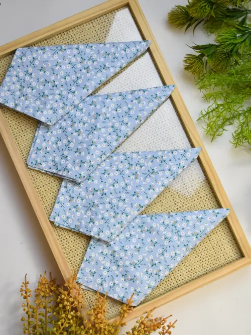 Guardanapo Azul Claro com Margaridas Brancas / 4 Unidades