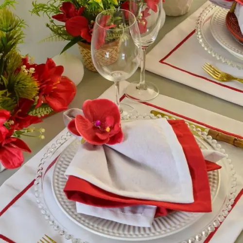 Mesa Posta Vermelha e Branca 6 Lugares