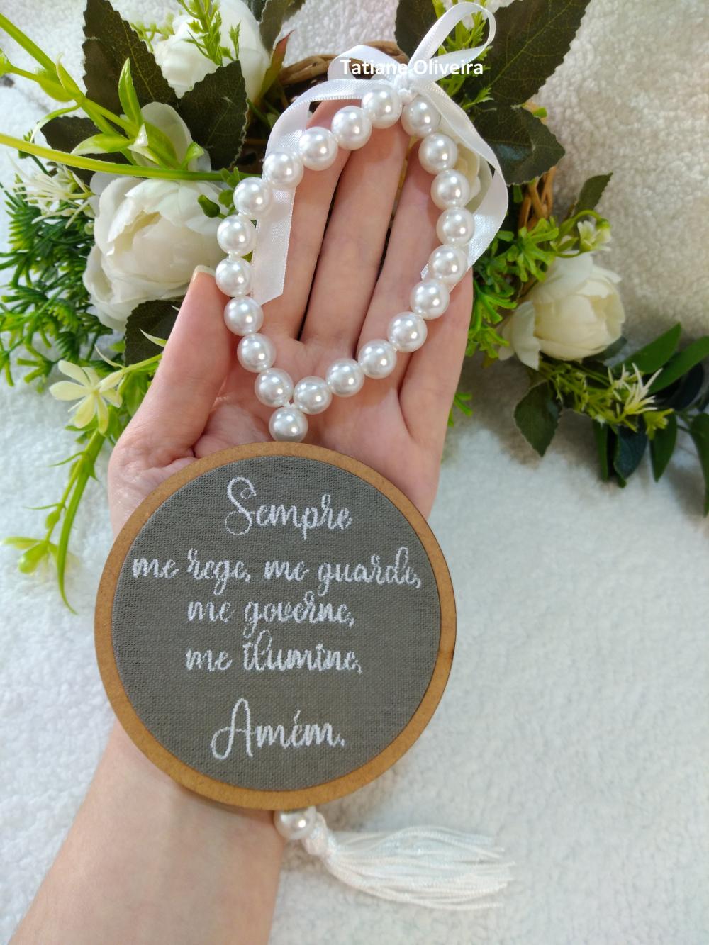 Pingente De Berço Bordado Com Oração - Medalhão De Berço