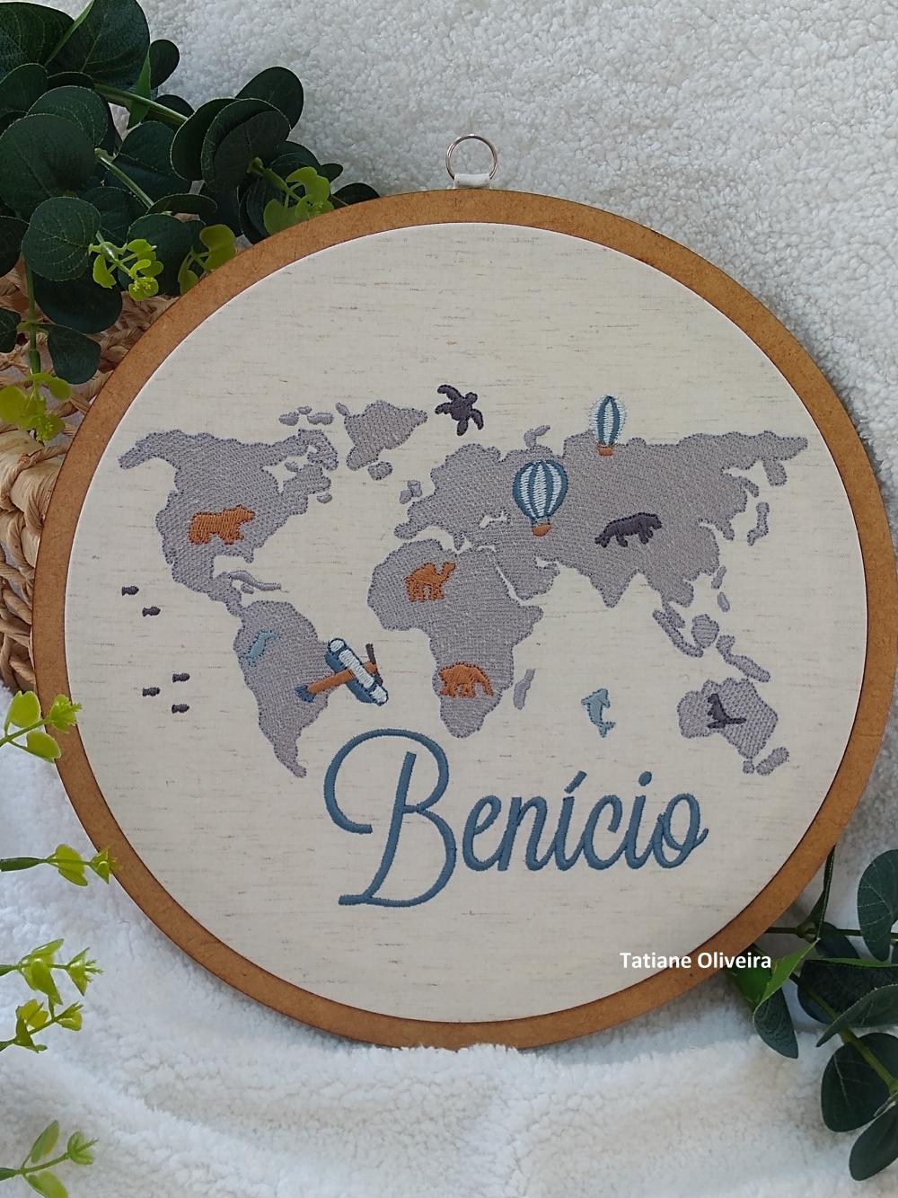 Enfeite maternidade bastidor bordado - Mapa Mundi