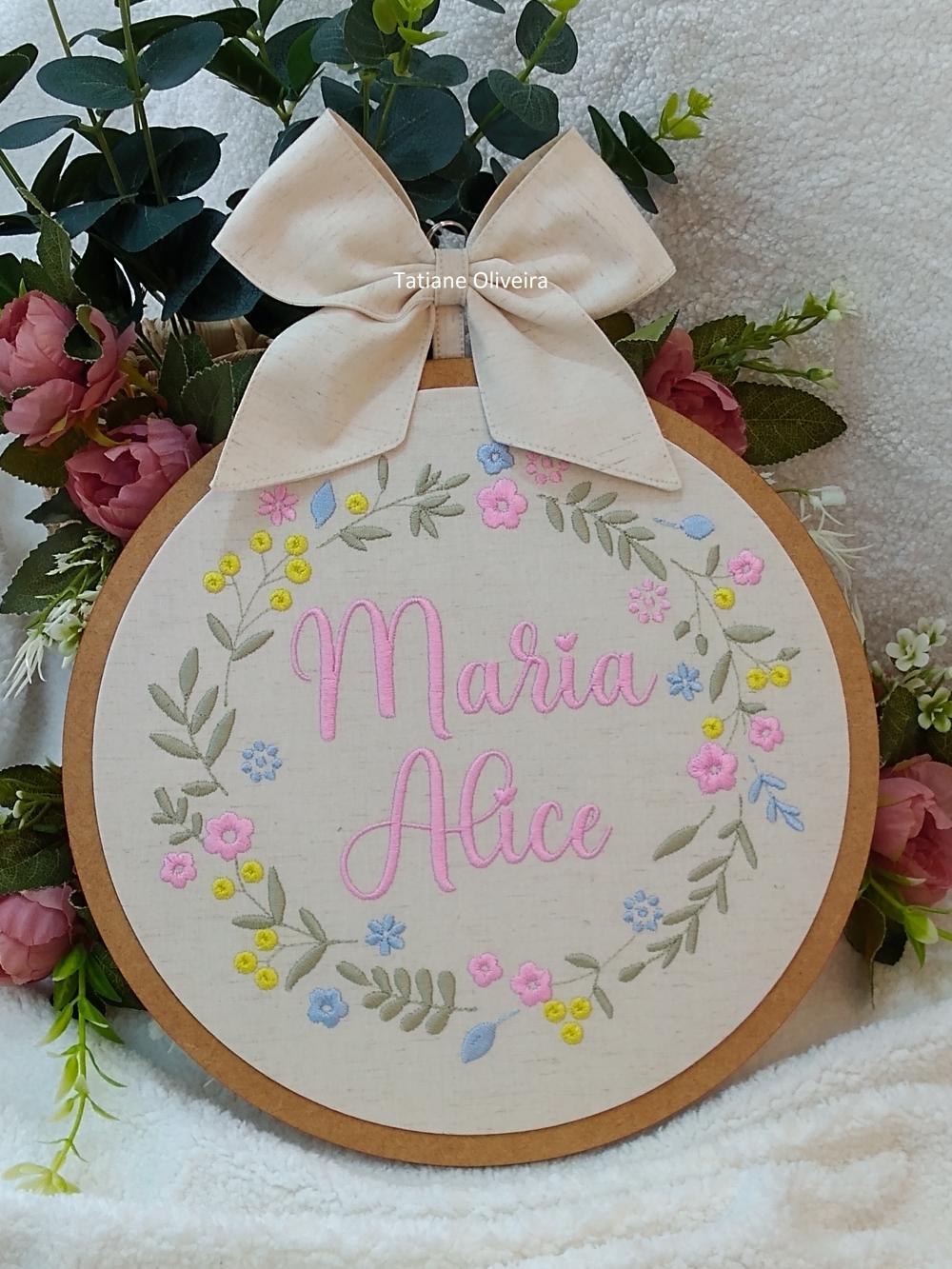 Enfeite maternidade bastidor bordado - Flores