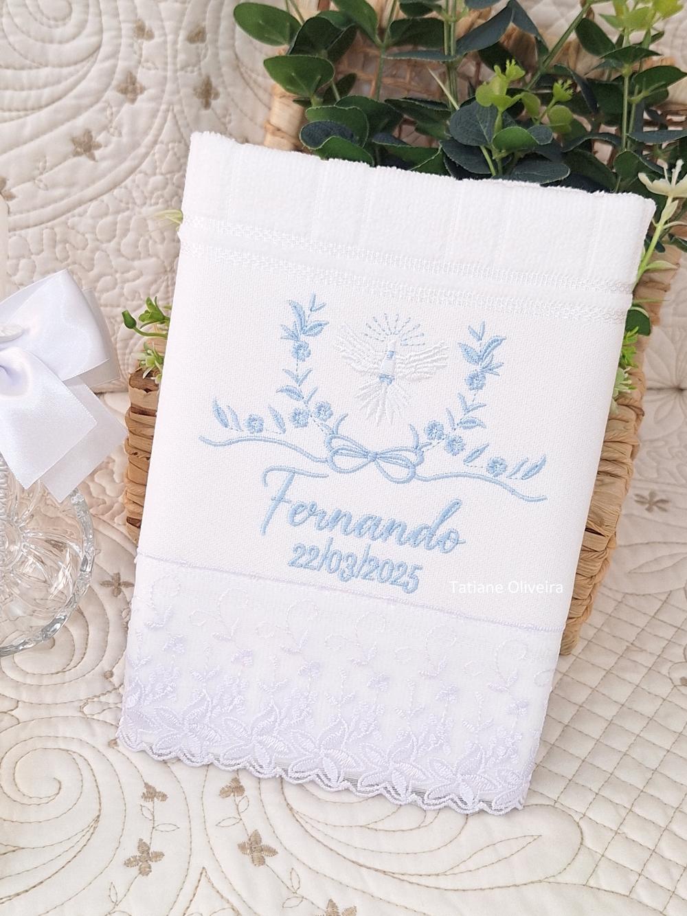 Toalha De Batizado Bordada E Vela Decorada Batizado