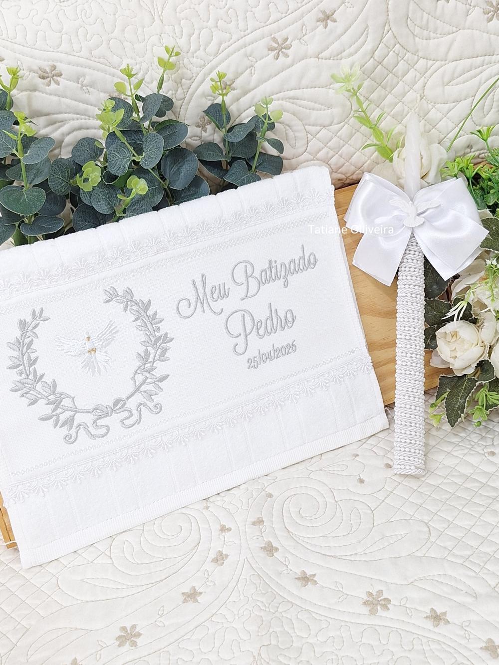 Toalha De Batizado Bordada E Vela Decorada Batizado