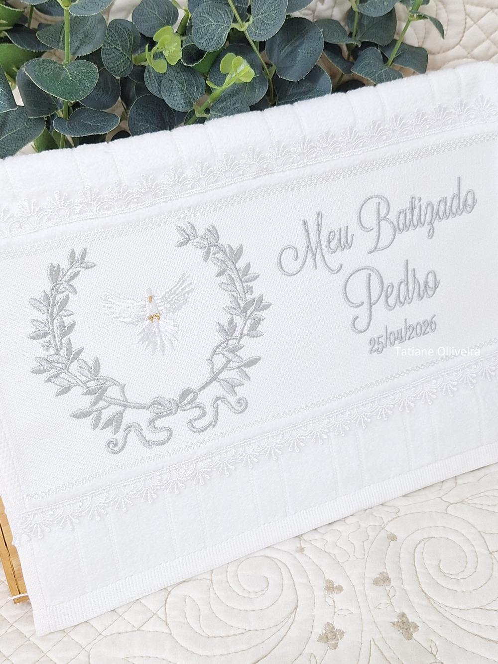 Toalha De Batizado Bordada E Vela Decorada Batizado