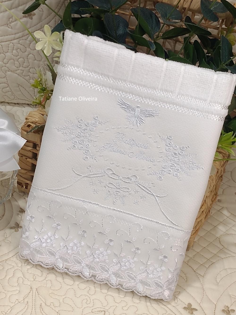 Toalha De Batizado Bordada E Vela Decorada Batizado