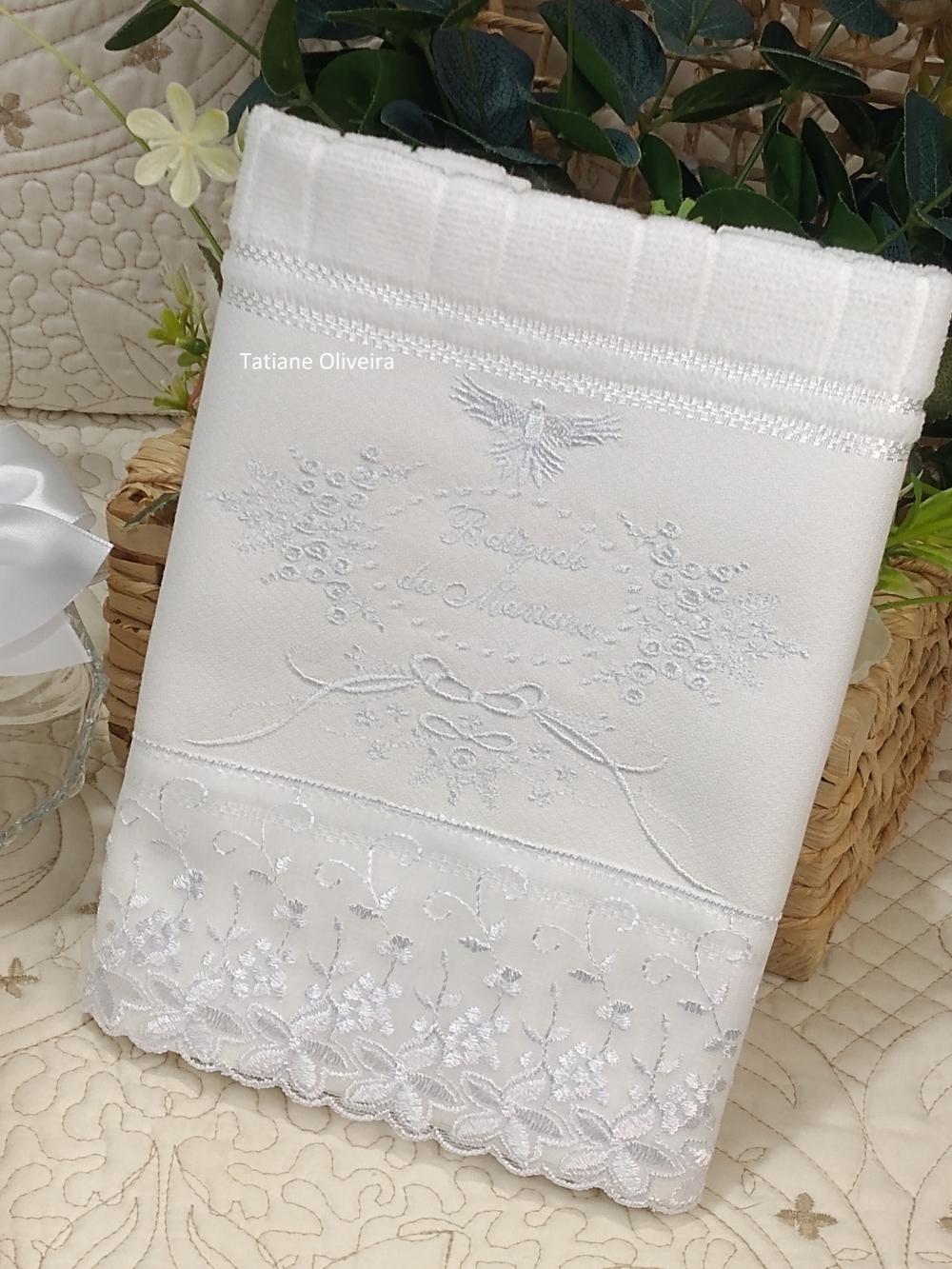 Toalha De Batizado Bordada E Vela Decorada Batizado