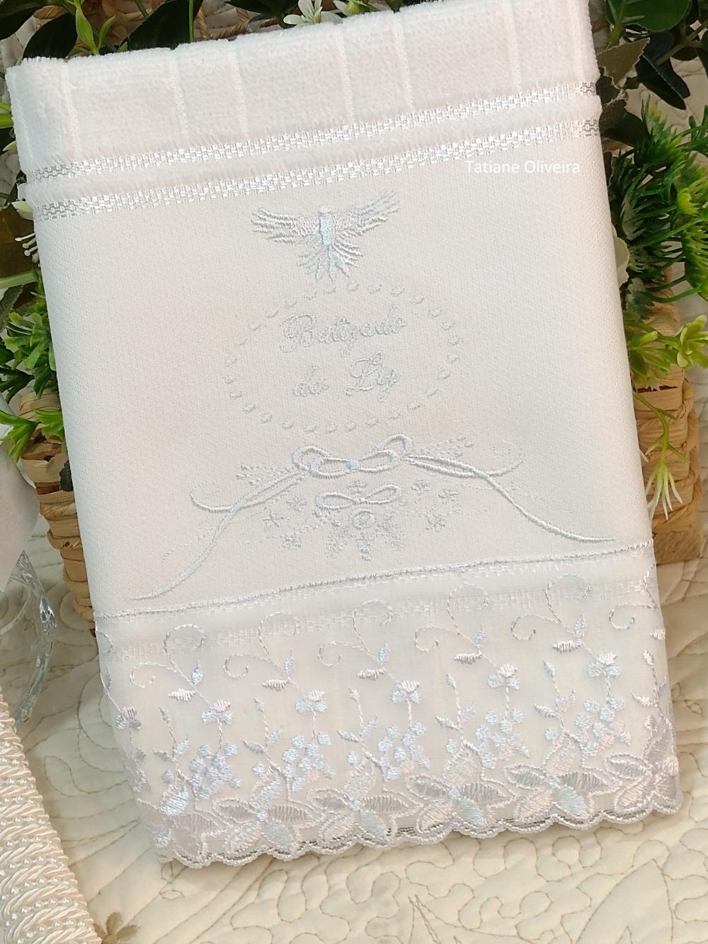 Toalha De Batizado Bordada E Vela Decorada Batizado