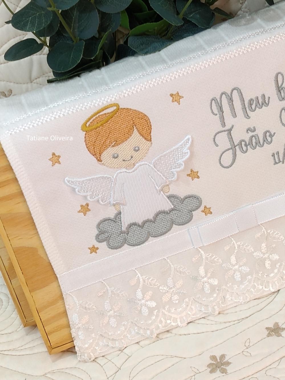 Toalha De Batizado Bordada E Vela Decorada Batizado