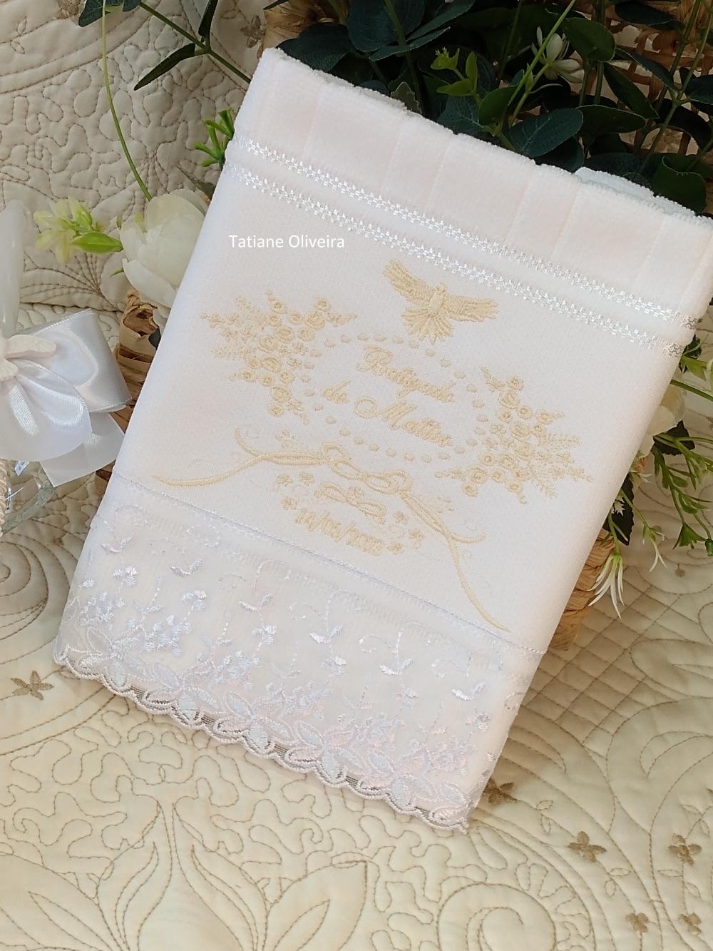 Toalha De Batizado Bordada E Vela Decorada Batizado