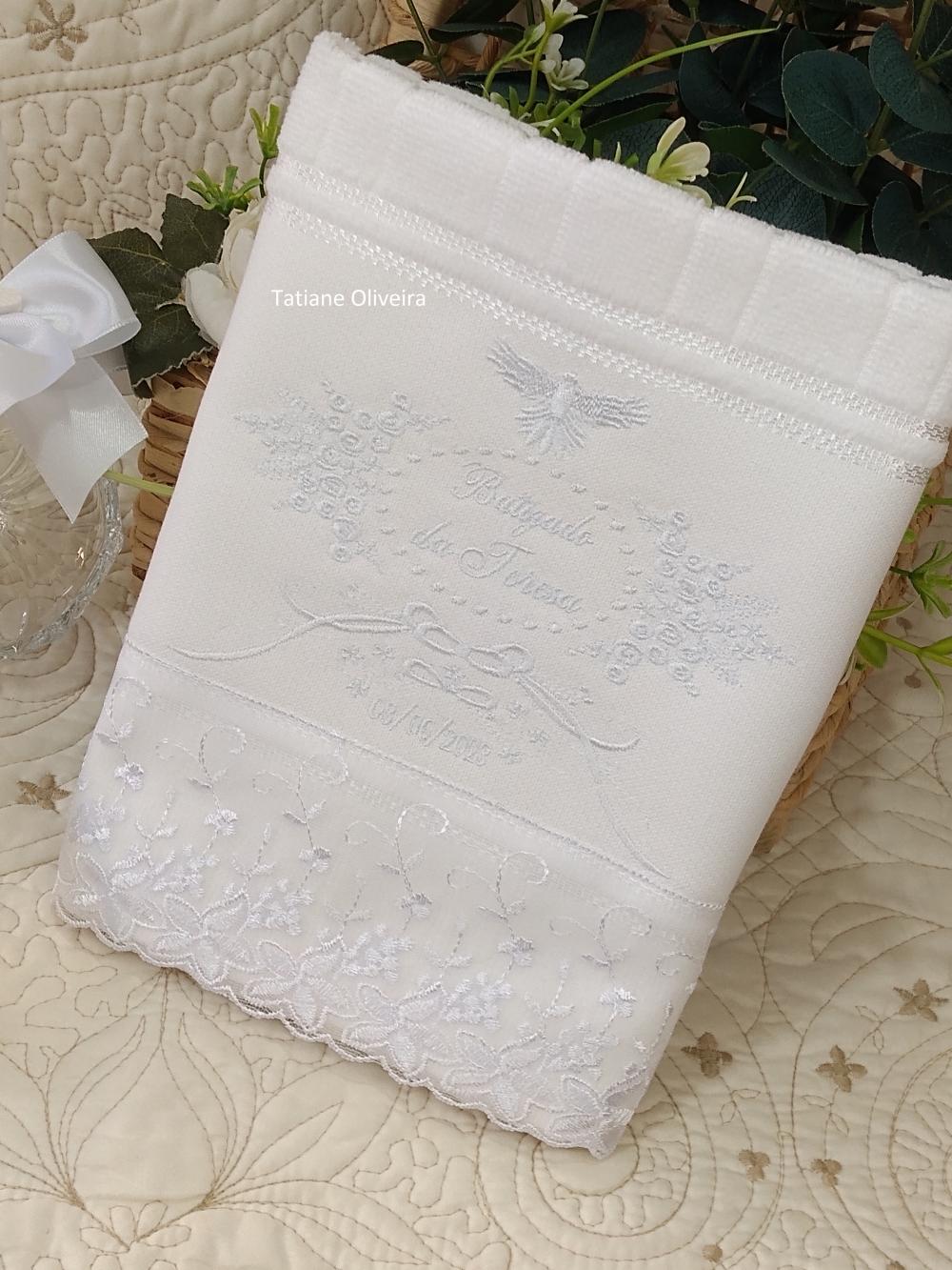 Toalha De Batizado Bordada E Vela Decorada Batizado