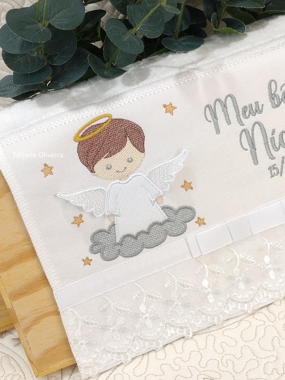 Toalha De Batizado Bordada E Vela Decorada Batizado