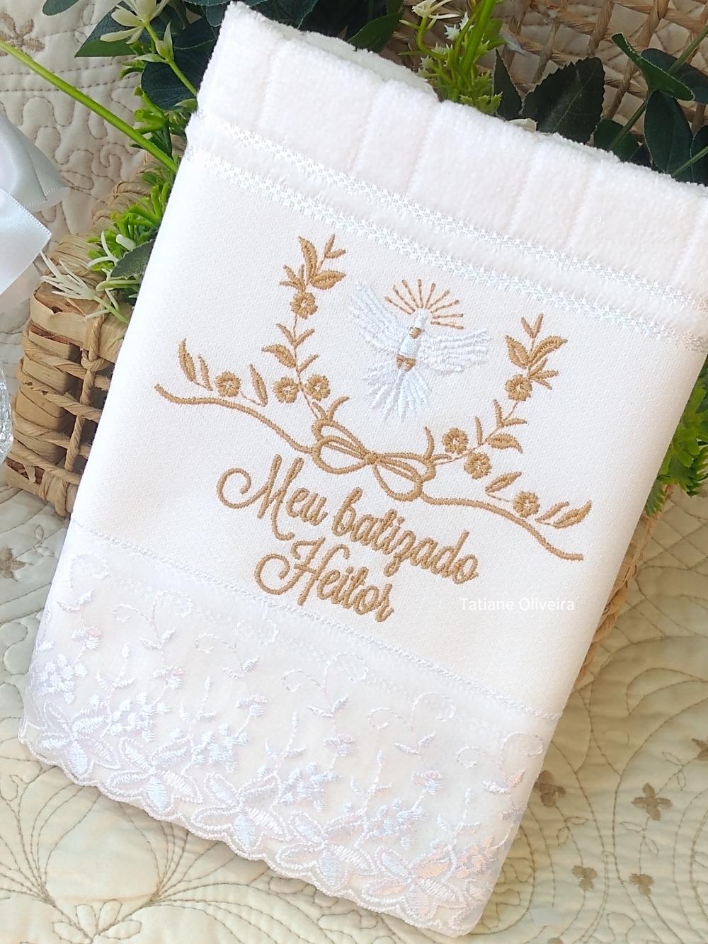 Toalha De Batizado Bordada E Vela Decorada Batizado