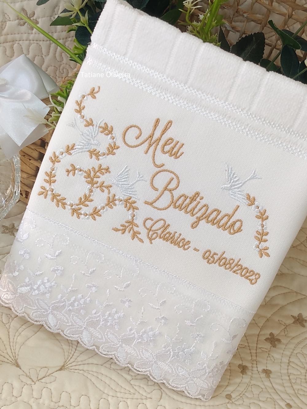 Toalha De Batizado Bordada E Vela Decorada Batizado