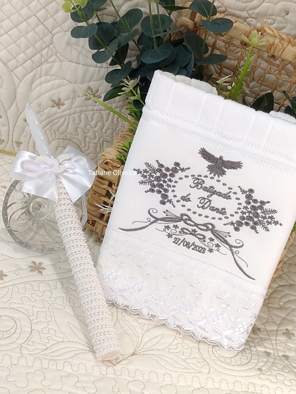 Toalha De Batizado Bordada E Vela Decorada Batizado