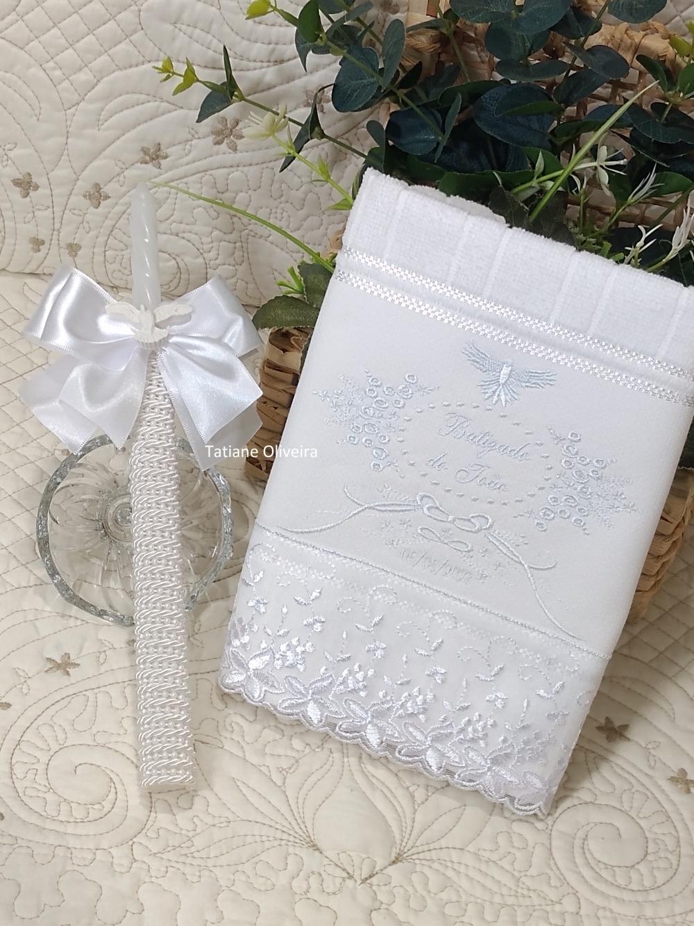 Toalha De Batizado Bordada E Vela Decorada Batizado