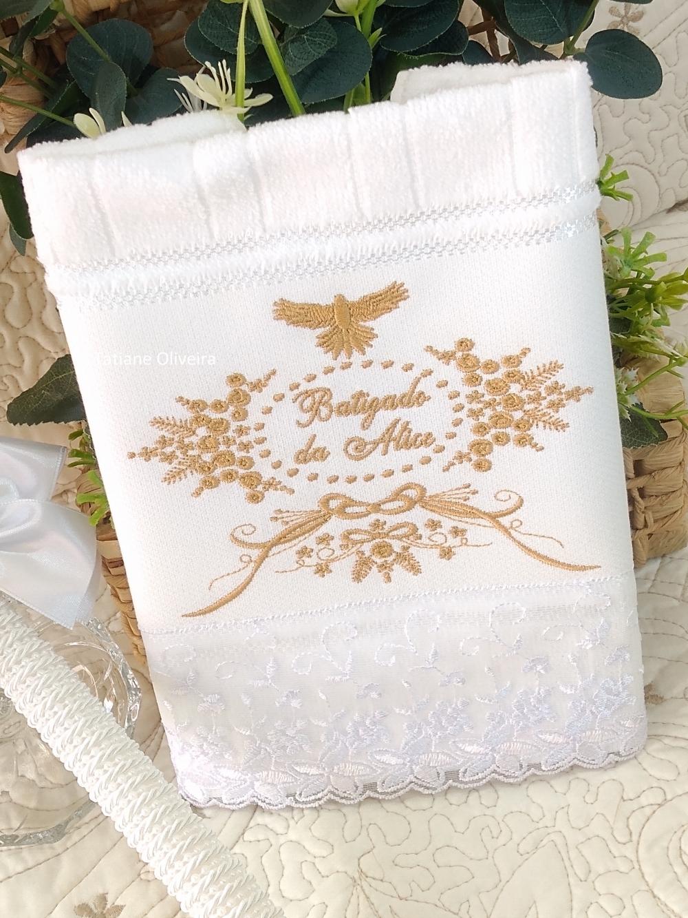 Toalha De Batizado Bordada E Vela Decorada Batizado