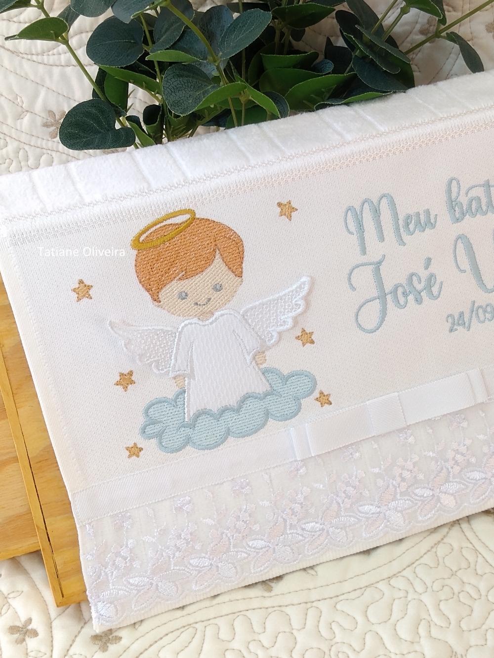 Toalha De Batizado Bordada E Vela Decorada Batizado