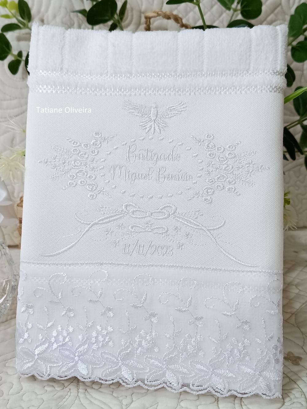 Toalha De Batizado Bordada E Vela Decorada Batizado