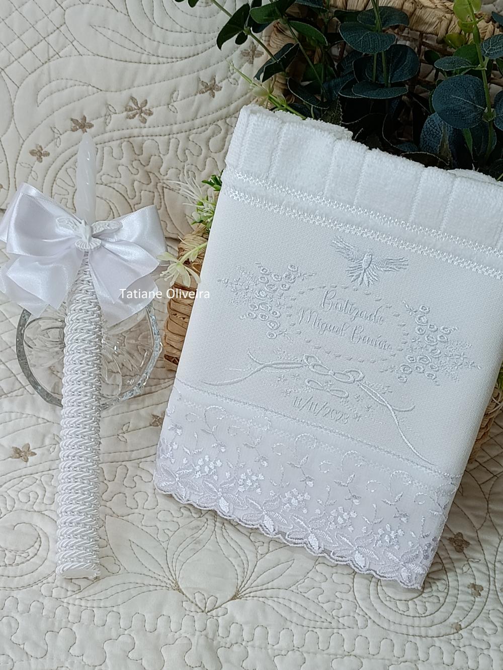 Toalha De Batizado Bordada E Vela Decorada Batizado