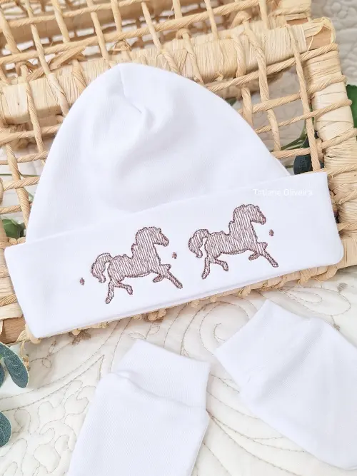 Touca de bebê recém nascido bordada - Touca de bebê personalizada