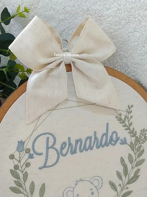 Enfeite maternidade bastidor bordado - Coala