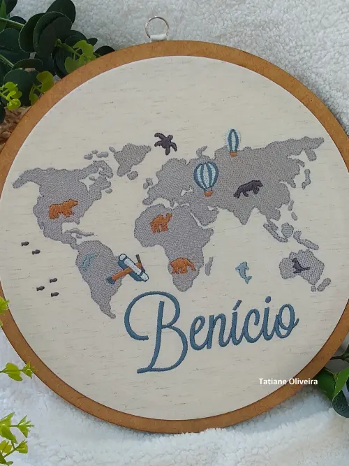 Enfeite maternidade bastidor bordado - Mapa Mundi