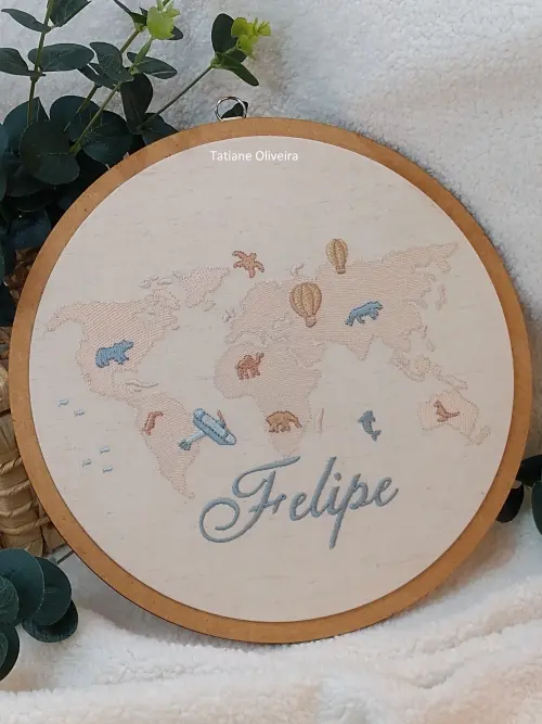 Enfeite maternidade bastidor bordado - Mapa Mundi