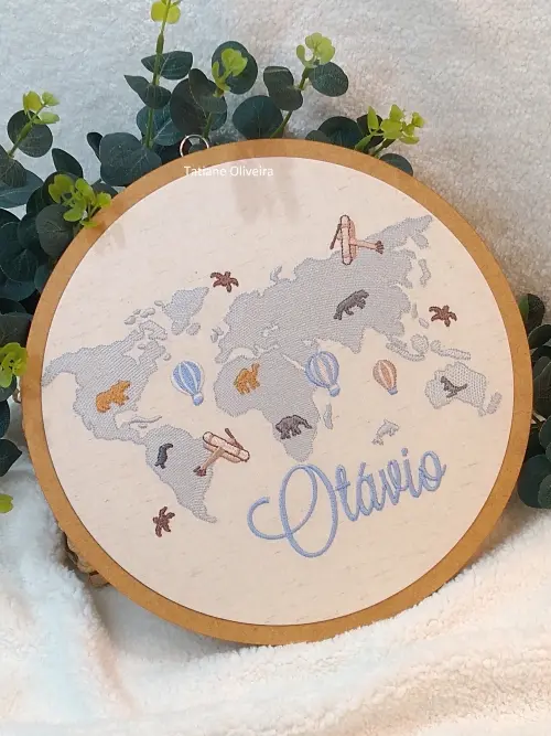 Enfeite maternidade bastidor bordado - Mapa Mundi
