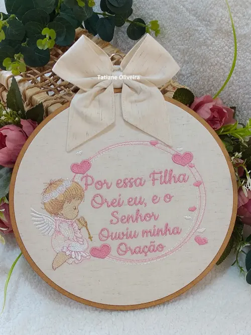 Enfeite maternidade bastidor bordado - Versículo