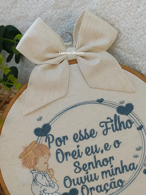 Enfeite maternidade bastidor bordado - Versículo