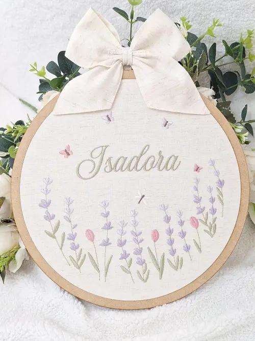 Enfeite Maternidade Bastidor Bordado Tulipas e Lavanda