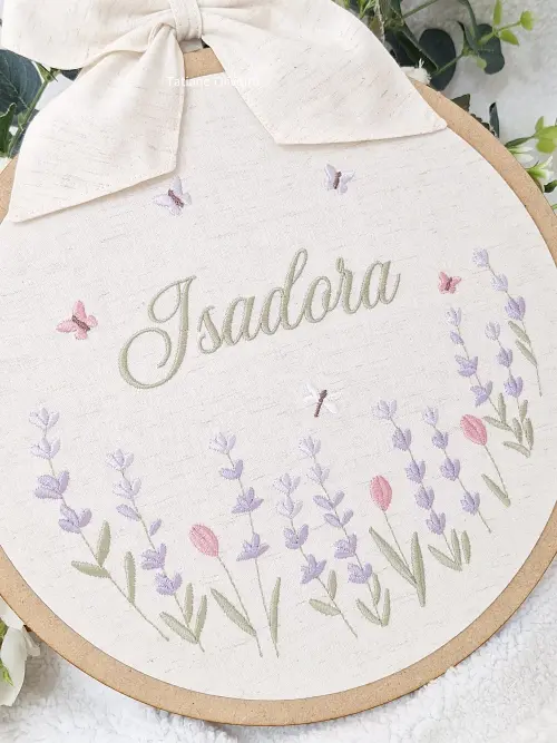 Enfeite Maternidade Bastidor Bordado Tulipas e Lavanda
