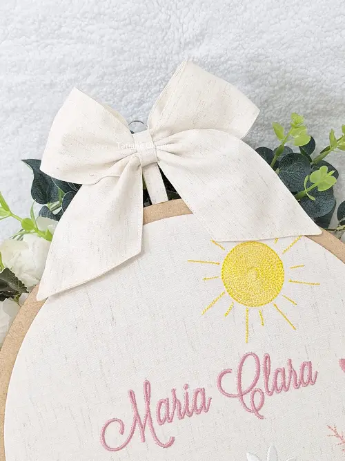 Enfeite maternidade bastidor bordado - Jardim com Sol