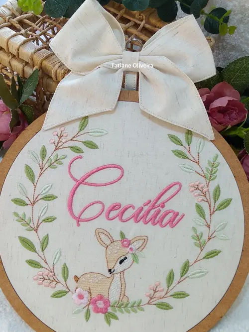 Enfeite maternidade bastidor bordado - Jardim Encantado Cervo
