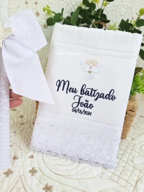 Toalha De Batizado Bordada E Vela Decorada Batizado