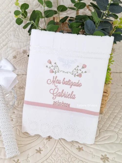 Toalha De Batizado Bordada E Vela Decorada Batizado
