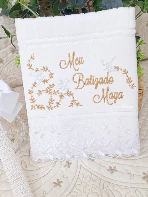 Toalha De Batizado Bordada E Vela Decorada Batizado