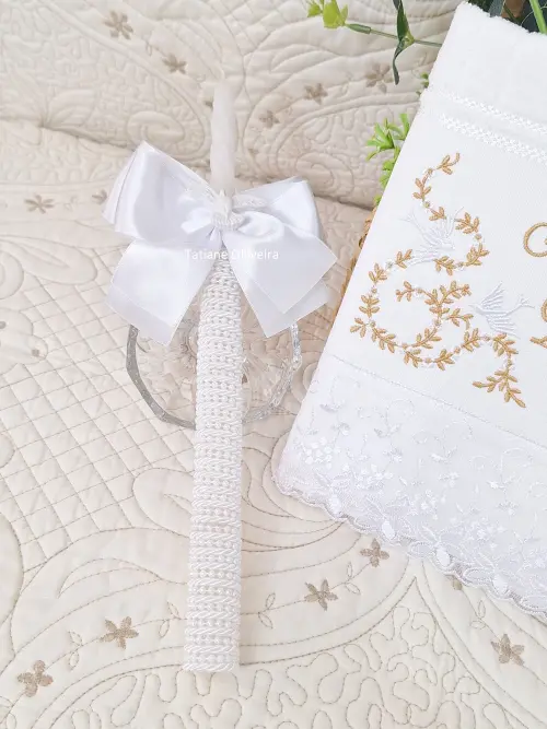 Toalha De Batizado Bordada E Vela Decorada Batizado