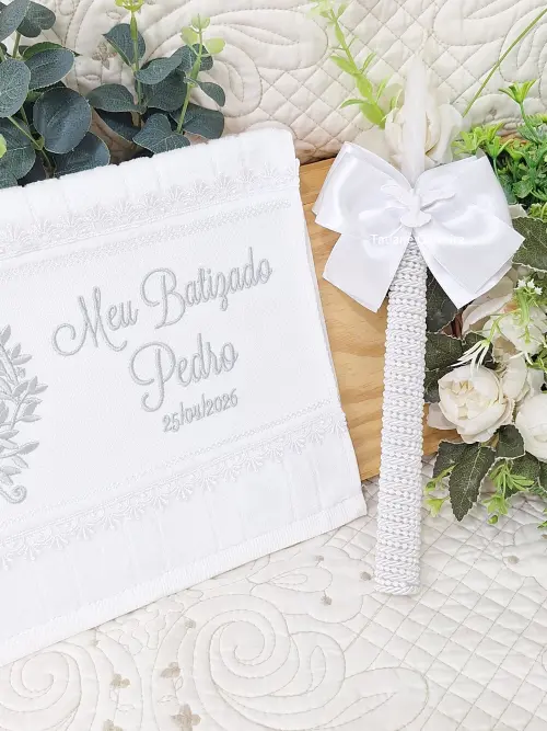 Toalha De Batizado Bordada E Vela Decorada Batizado