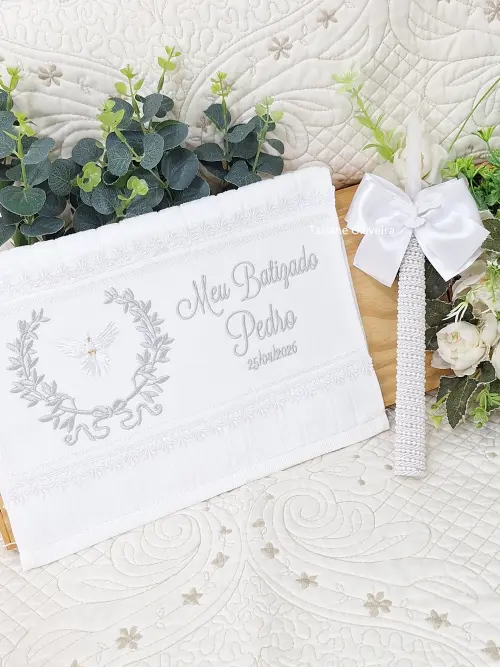 Toalha De Batizado Bordada E Vela Decorada Batizado