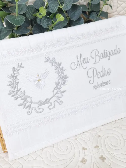 Toalha De Batizado Bordada E Vela Decorada Batizado